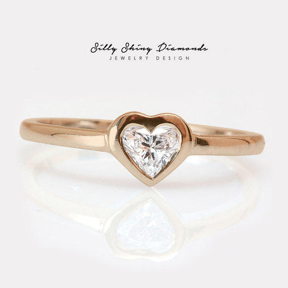 زفاف - Rose Gold Heart Shape Diamond Solitaire Bezel Setting Engagement Ring - HANDMADE - Silly Shiny Diamonds