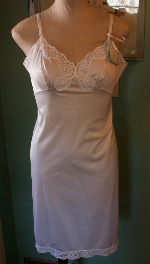 زفاف - Beautiful white women's slip by Vassarette, lacy white slip, made in USA, women's size 36, item #19.5