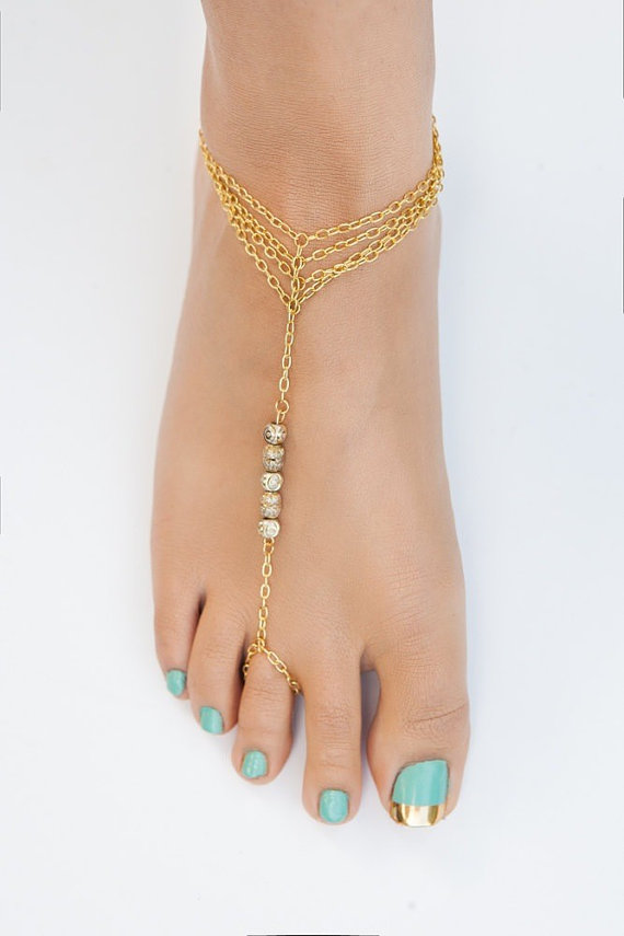 Hochzeit - Gold barefoot sandal - beaded foot chain - boho jewelry - bridesmaid jewelry - beach wedding jewelry