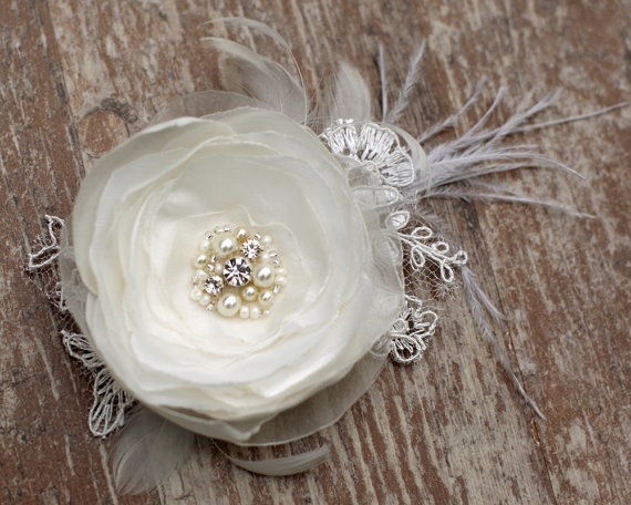 Mariage - Ivory wedding hairpiece flower bridal hair accessories pearls wedding hair fascinator hair clip 3 inch flower, satin, pearl chiffon, feather