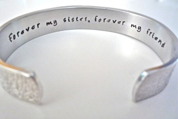 Свадьба - Sister Gift / Sister Bracelet / Personalized Gifts for  Bridesmaids, Flower Girl, Maid of Honor - by TheSilverSwing