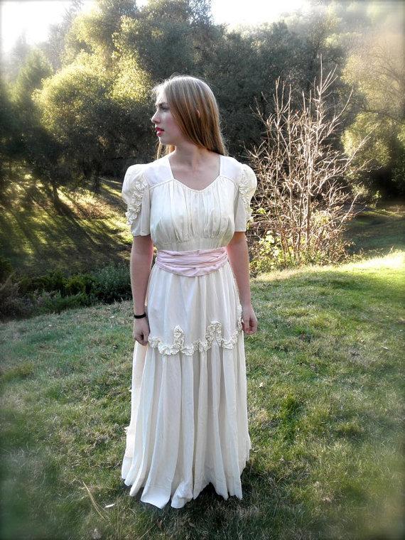 Wedding - ROMANTIC 1930s Wedding Dress Sweetheart Neckline // Size Large 30s Vintage Formal White Wedding Gown Pink Sash