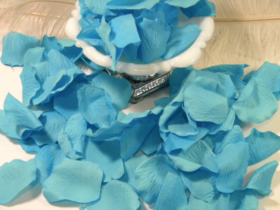 زفاف - 200 Rose Petals - Artifical Petals - Turquoise Blue - Crisp Aqua - Bridal Shower Wedding Decoration - Flower Girl Petals - Table Scatter