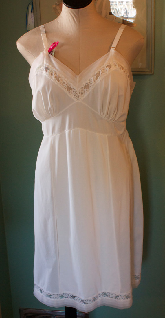 Mariage - Beautiful vintage white women's slip by Modeo'day, "In the style of California", women's vintage lingerie, made in USA, item #20.1