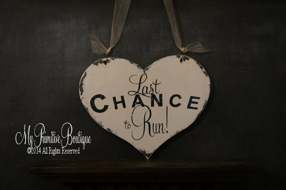 Mariage - LAST CHANCE to RUN Heart Sign, Vintage Wedding Sign, Heart Shaped Wedding Sign, Ring Bearer Sign