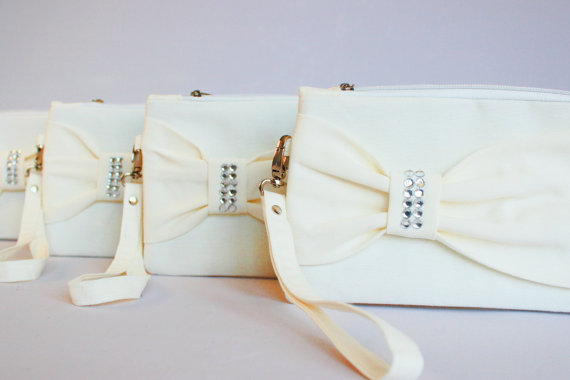 زفاف - Promotional sale   - SET OF 7  --Ivory,Bow wristelt clutch,bridesmaid gift ,wedding gift ,make up bag,zipper