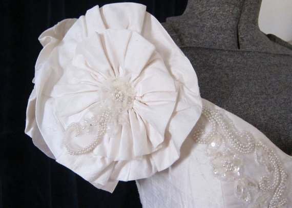 Wedding - Vintage wedding dress , white silk , 1980s , Princess Diana  , rosettes