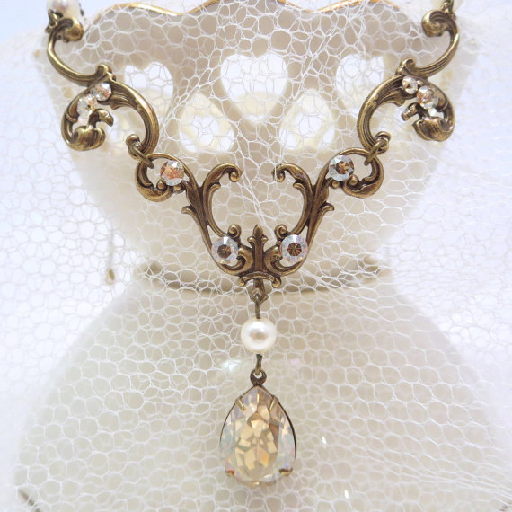 زفاف - Bridal necklace, vintage style necklace, wedding jewelry with Swarovski crystal and antique brass accents, bridesmaid jewelry