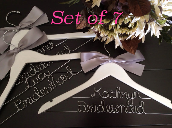 Hochzeit - Set of 7 Personalized Hanger,  Custom Bridal Hangers,Bridesmaids gift, Wedding hangers with names,Custom made hangers