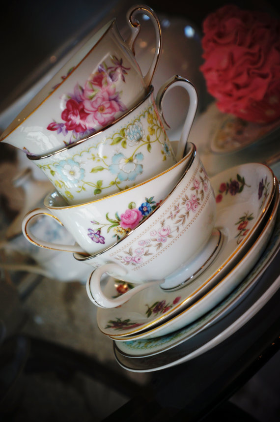 زفاف - 10 sets of vintage Tea Cups and Saucers for Tea Parties, Bridal Luncheons, Showers, Hostess Gift, Bridesmaid Gift