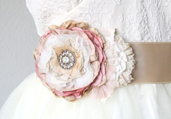 زفاف - Fabric Flower, Wedding Dress Sash, Floral Sash, Bridal Sash, Pink, Tan, Rhinestone Sash, Rustic, Vintage, Corsage, Ribbon Belt with Flower