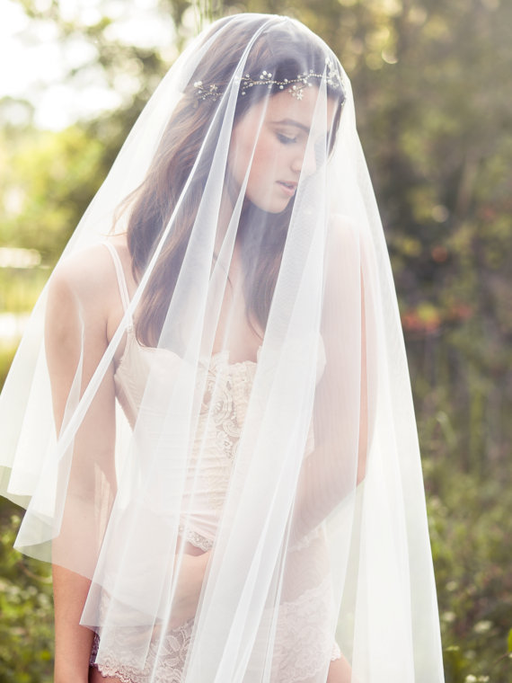زفاف - Bridal blusher veil, circle veil, fingertip length, wedding tulle veil, drop veil with comb, mantilla, cut edge - Celie
