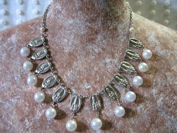 زفاف - Rosary Medals and Pearls Necklace/ Vintage Silver Tone Religious/ Acrylic Pearls/ Wedding/Bridal Jewelry