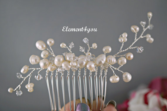 زفاف - Bridal Hair Comb, Wedding Hair Accessories, Cream freshwater pearls crystals, Hand wired, Ivory Elegant Headpiece, Hair vines, Creamy pearls