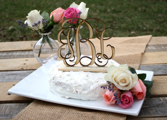 Hochzeit - Rustic Wedding Cake Topper - Personalized, Rustic Wedding, Monogram Cake Topper, Wood // CT01
