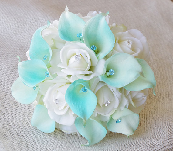 Свадьба - Silk Flower Wedding Bouquet - Tiffany Blue Calla Lilies and Roses Natural Touch with Crystals Silk Bridal Bouquet