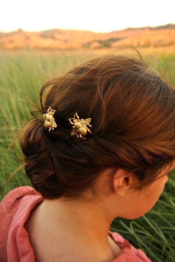 Свадьба - Bee Hair Pin Gold Bumble Bee Bobby Pins Brass Hair Pins Bee Hair Clips
