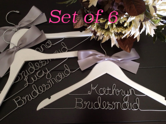 Hochzeit - Set of 6 Personalized Hanger,  Custom Bridal Hangers,Bridesmaids gift, Wedding hangers with names,Custom made hangers
