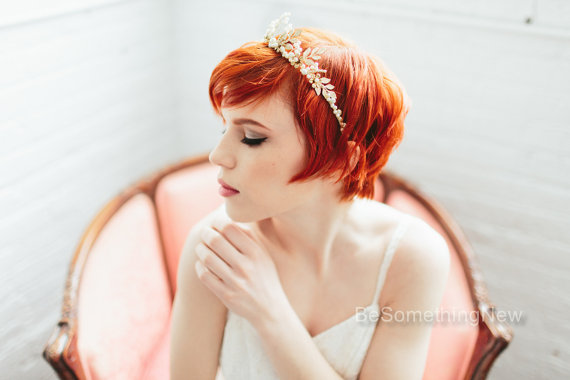 Hochzeit - Woodland Queen Gold Wedding Crown Bridal Headpiece Leaves Flowers and Pearls, Wedding Hair, Metal Wedding Hair Accessory, Gold Bridal Tiara