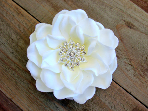 Hochzeit - Bridal White Flower Fascinator Wedding Hair Clip Rhinestone Crystal Floral Silk Flower Head Piece Brooch Pin Gardenia Flower Headband