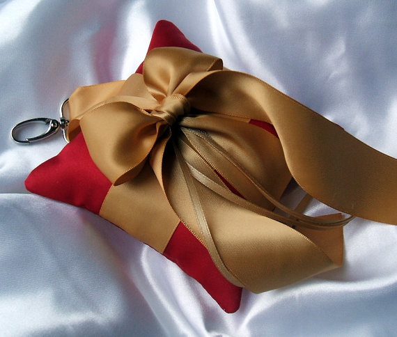 Свадьба - Pet Ring Bearer Pillow...Made in your custom wedding colors...shown in red/gold