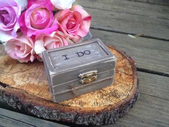 Свадьба - Wedding Ring Bearer Box Wedding Ring Box Rustic Ring Box Custom Wood Ring Box Woodland Outdoor Beach Weddings Driftwood Personalized Gift