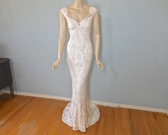 Hochzeit - MERMAID Lace Wedding Dress VINTAGE Inspired Boho Wedding Gown PALE Peach Wedding Dress Sz Small