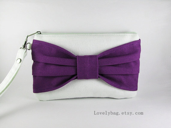 Mariage - SUPER SALE - Set of 2 Ivory with Eggplant Bow Clutches - Bridal Clutches, Bridesmaid Wristlet, Wedding Gift, Cosmetic Bag, Zipper Pouch