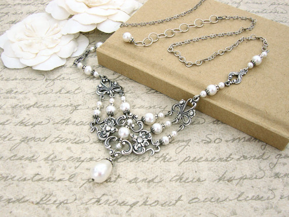 زفاف - White Victorian Necklace - White Pearl Wedding Necklace - Swarovski Crystal Antique Silver Filigree White Victorian Wedding Jewelry