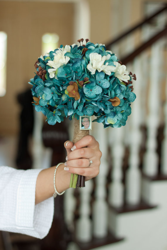 Hochzeit - Teal Hydrangea bouquet, rustic country bouquet cream and chocolate accent flowers, tied with burlap