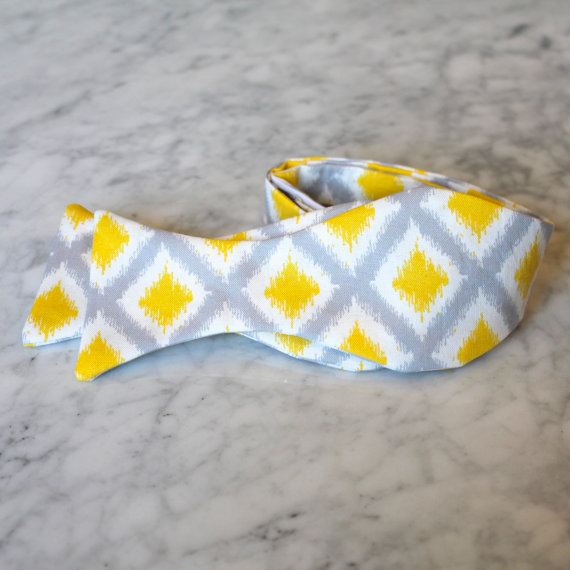 زفاف - Bow Tie in Yellow and White Diamond Ikat - Groomsmen and wedding tie - clip on, pre-tied with strap or self tying