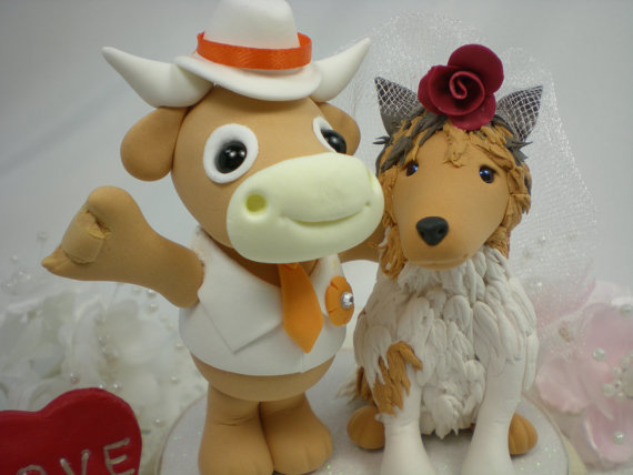 Mariage - NEW--Custom Love MASCOT couple wedding cake topper with circle clear base--Texas & ATM