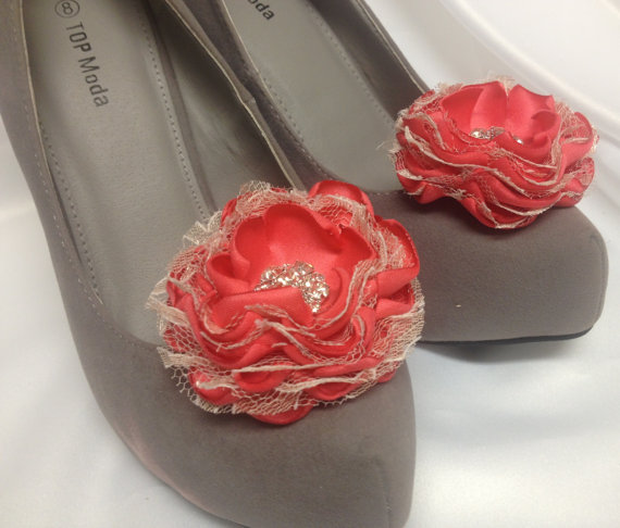 Hochzeit - Coral / Champagne Flower Shoe Clips / Hair Clips / Wedding Accessories / Set of 2.