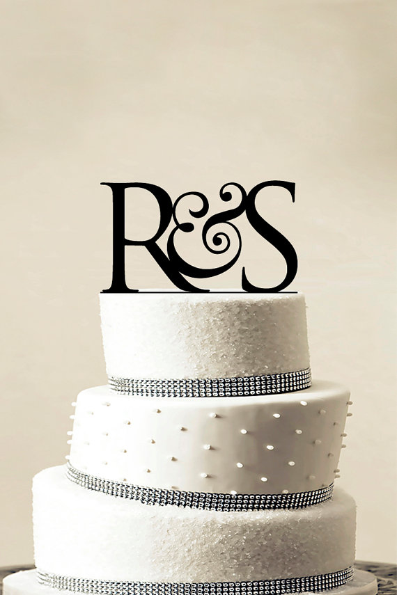 Hochzeit - Custom Wedding Cake Topper - Personalized Monogram Cake Topper - Initial Cake Topper - Cake Decor - Bride and Groom