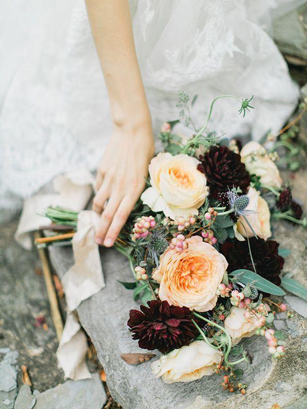 Hochzeit - Garnet And Rose Gold – An Enchanted Garden Wedding Editorial