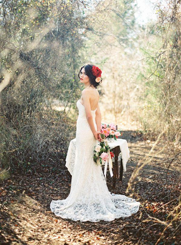 زفاف - Romantic Bridal Inspiration: Big, Bold Blooms   Gowns By Watters