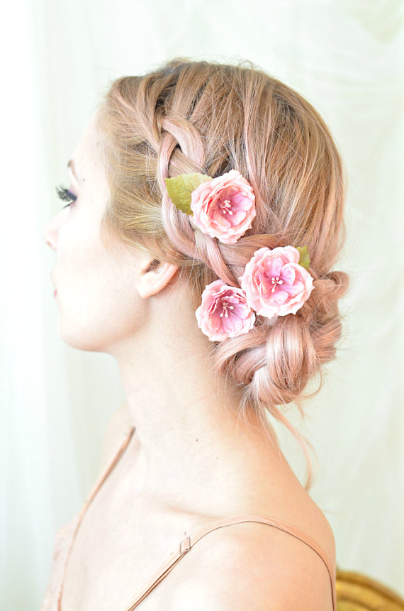 Mariage - Rose hair pins, pink flower clips, whimsical floral clip, wedding hair piece, bridal hair accessories
