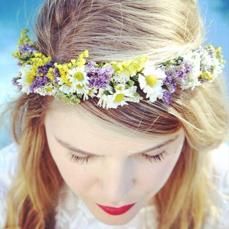 Hochzeit - 23 Gorgeous Flower Crowns Your Pinterest Board Needs Now
