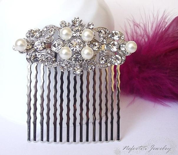 Mariage - Bridal hair comb, Wedding hair accessories,wedding hair comb, crystal & pearl hair comb, wedding hair piece, small bridal comb vintage style