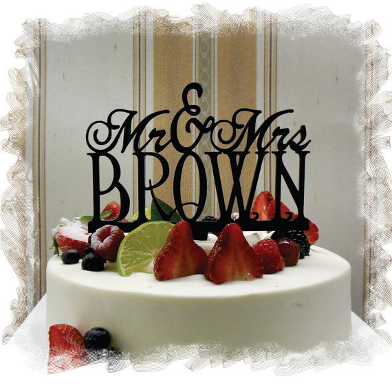 Mariage - Mr and Mrs Wedding Acrylic Monogram Keepsake Cake Topper With Your Last (Family)Name - Personalized Wedding Cake Topper