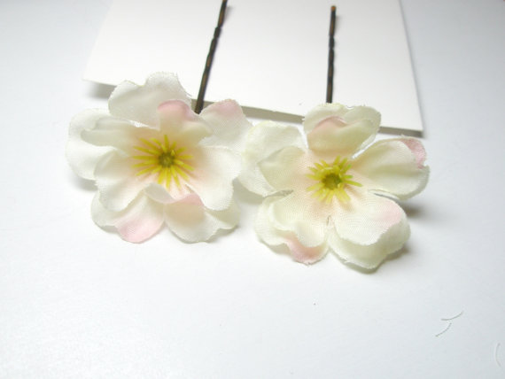 Mariage - White blossom hair pins set of 2 // bridal hair clips, bridesmaid hair accessory, flower bobby pins, rustic flowers, wedding bobbies