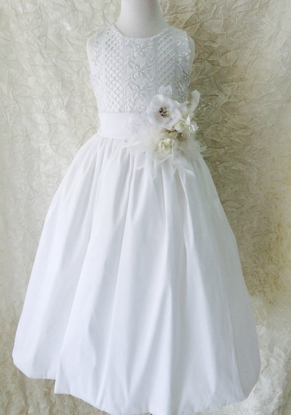 زفاف - Jasmine// White Communion Dress //Couture Communion// Traditional flower girl dress // by Elena