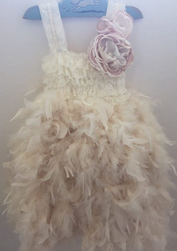 زفاف - Ivory Flower Girl Feather Dress-Feather Dress-Flower Girl Dress-baby dress-Couture Birthday Dress-Flower Girl Dress