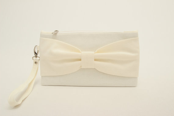 زفاف - Promotional sale  -Ivory  bow wristelt clutch,bridesmaid gift ,wedding gift ,make up bag,zipper