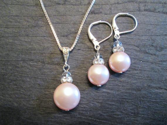 Hochzeit - Swarovski Crystal Pink Pearl Earrings Set/Bridesmaid Jewelry/ Bridal Jewelry/Bridesmaid Earrings/Rosaline Pinkl Pearl Jewelry/Pearl Necklace