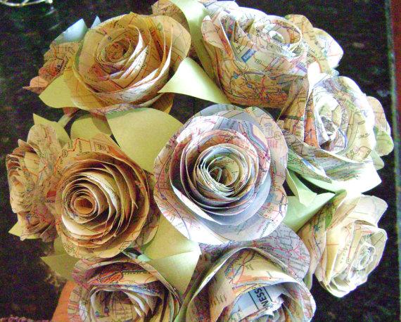 Свадьба - The Stephanie vintage map Spiral rose  paper flowers bridal bouquet toss bridesmaid recycled for weddings