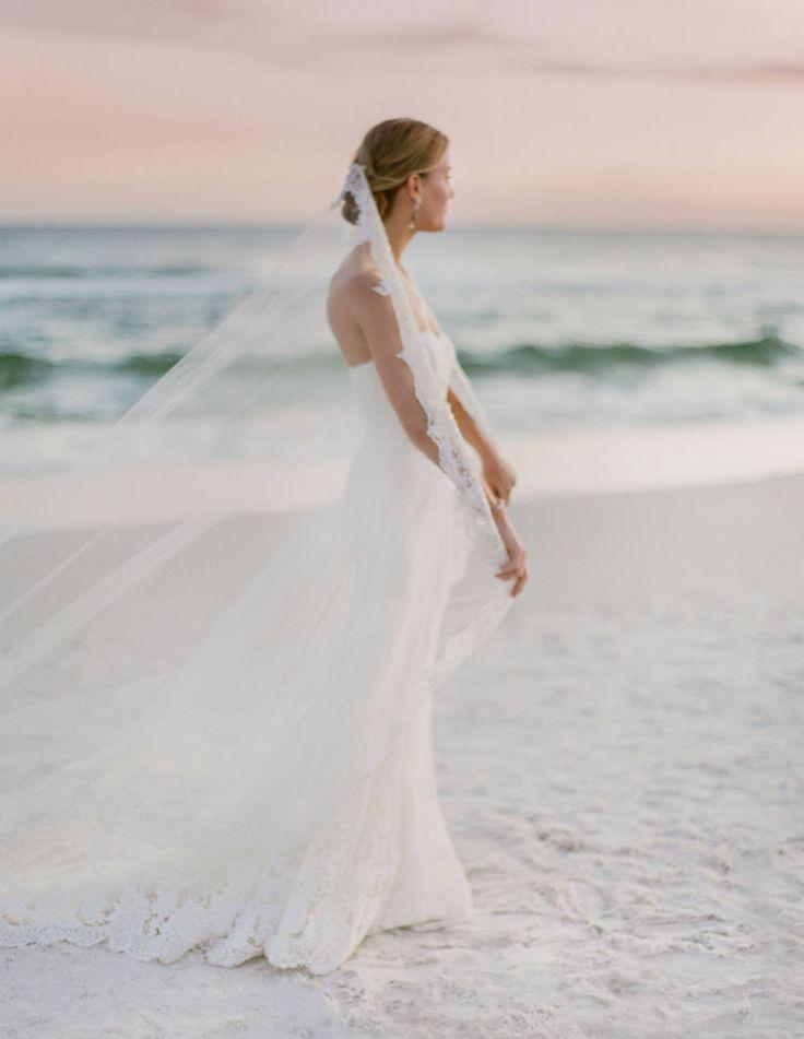 Hochzeit - The Beach Bride's Essentials