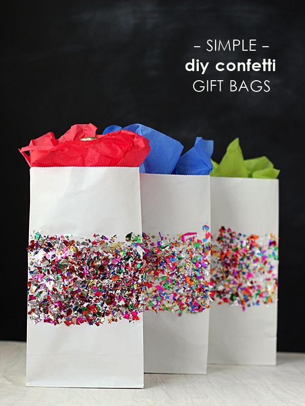 Свадьба - Gift Wrap Ideas - DIY Confetti Bags.