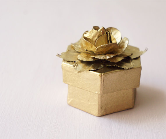 Hochzeit - Gold ring box, Ring pillow alternative, Ring bearer pillow, Ring bearer gold box, Proposal ring holder, Pageboy, Gold wedding accessory