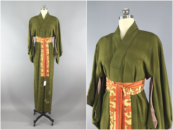 Hochzeit - Vintage Kimono / Silk Kimono Robe / Dressing Gown / Long Robe / Wedding Lingerie / Downton Abbey / Art Deco Kimono / Green Kimono